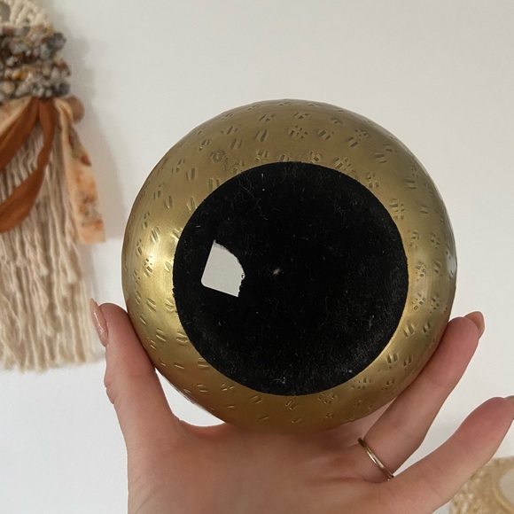 Brass hammered vase vintage vibes brushed gold patterned home decor boho modern - Picture 13 of 15